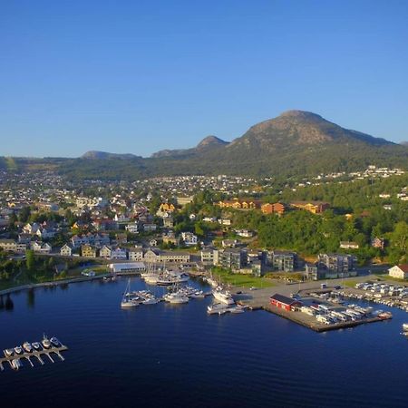 Small Apartment In The Harbour Of Jørpeland Buitenkant foto